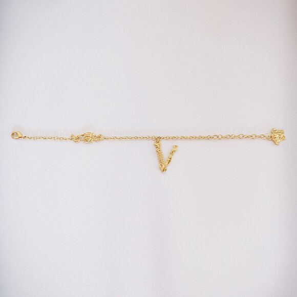 NWOT Gold Finished Chain Bracelet With V Pendant - Picture 4 of 5